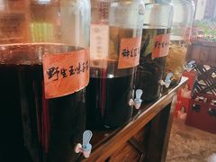 -果松木炭酸菜铜火锅·外婆参鸡汤