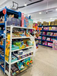 -逝水玩具折扣店