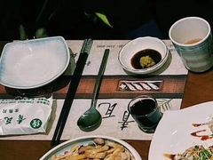 餐具摆设-青瓦餐厅·生鱼片·韩园烤肉(西塔店)