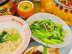 -阿瓦山寨·湘菜现炒·剁椒鱼头王(咸阳总店)