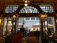 -Majestic Café