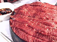 安格斯牛肉-鲜入围煮花胶鸡海鲜火锅