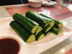 沾酱小黄瓜-巴依老爷新疆美食(清华东门店)