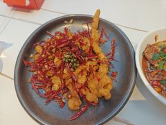 -阿瓦山寨·湘菜现炒·剁椒鱼头王(咸阳总店)