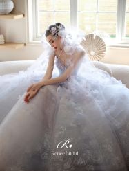 点击看大图 -Renee芮亦婚纱