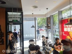 等位区-汉堡王(北京三里屯购物中心)