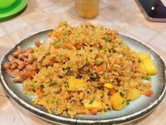 虾仁菠萝炒饭-热浪岛马来餐厅