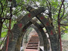 -十万大山布透温泉