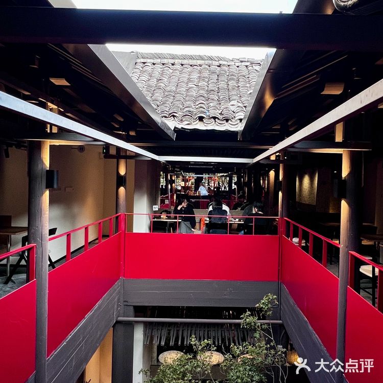 大红国风的咖啡店，果然是首都开过来！