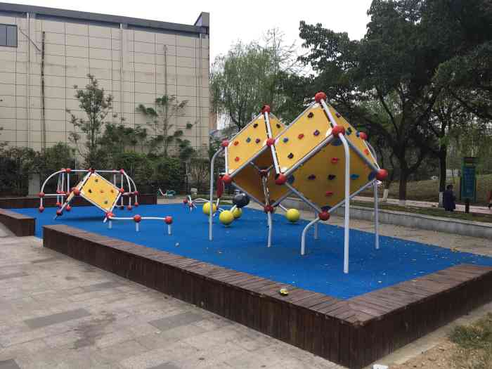 fun park长天路社区时尚运动公园-"我家楼下的小公园,设备还是很齐全
