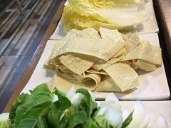 -陆记牛庄·碳锅龙虾烧烤(爱上花园店)