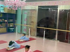 -Isee灰姑娘国际儿童艺术中心(证大·大拇指广场店)