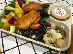 羽衣甘蓝龙利鱼沙拉-innewgogo纽麦轻食(滨北店)