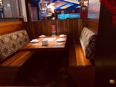 卡座-外婆私房菜(新亚百货店)