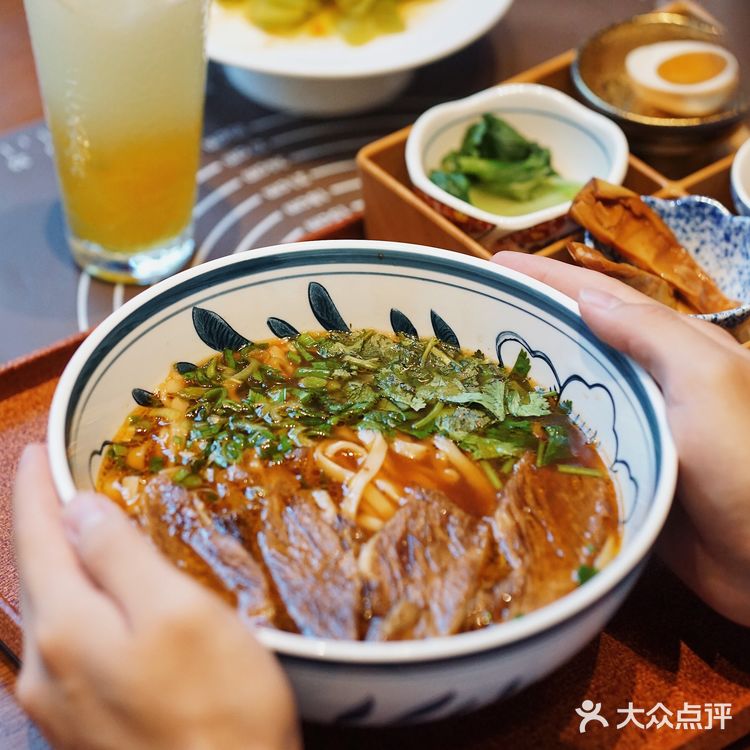 神仙牛肉面，料超足！！