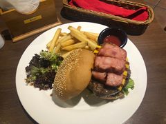 -拉亚汉堡经典餐厅(商城路店)