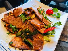 手撕美人椒拌牛肉-云海肴·汽锅鸡·云南菜(天山百盛优客店)