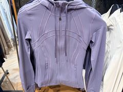 -lululemon(上海浦东IFC店)