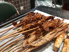 -何妹湿辣牛肉·粤式烧烤砂煲(桂雅路店)