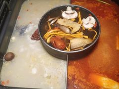 -老牌坊云南鱼豆花火锅(哈西万达店)