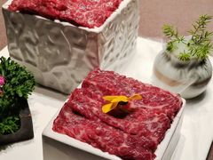 L4雪花牛肉-左庭右院鲜牛肉火锅黑金店(陆家嘴中心店)