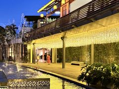 -茅草房·河畔园林火锅