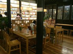 -猫的天空之城概念书店(杭州南宋御街店)