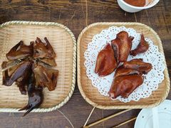 -东口码头·烧鸽子·鱼头泡饼·地方菜(金鹰悦城店)