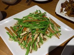 芦蒿炒香干-三猫黑鱼花(南大店)