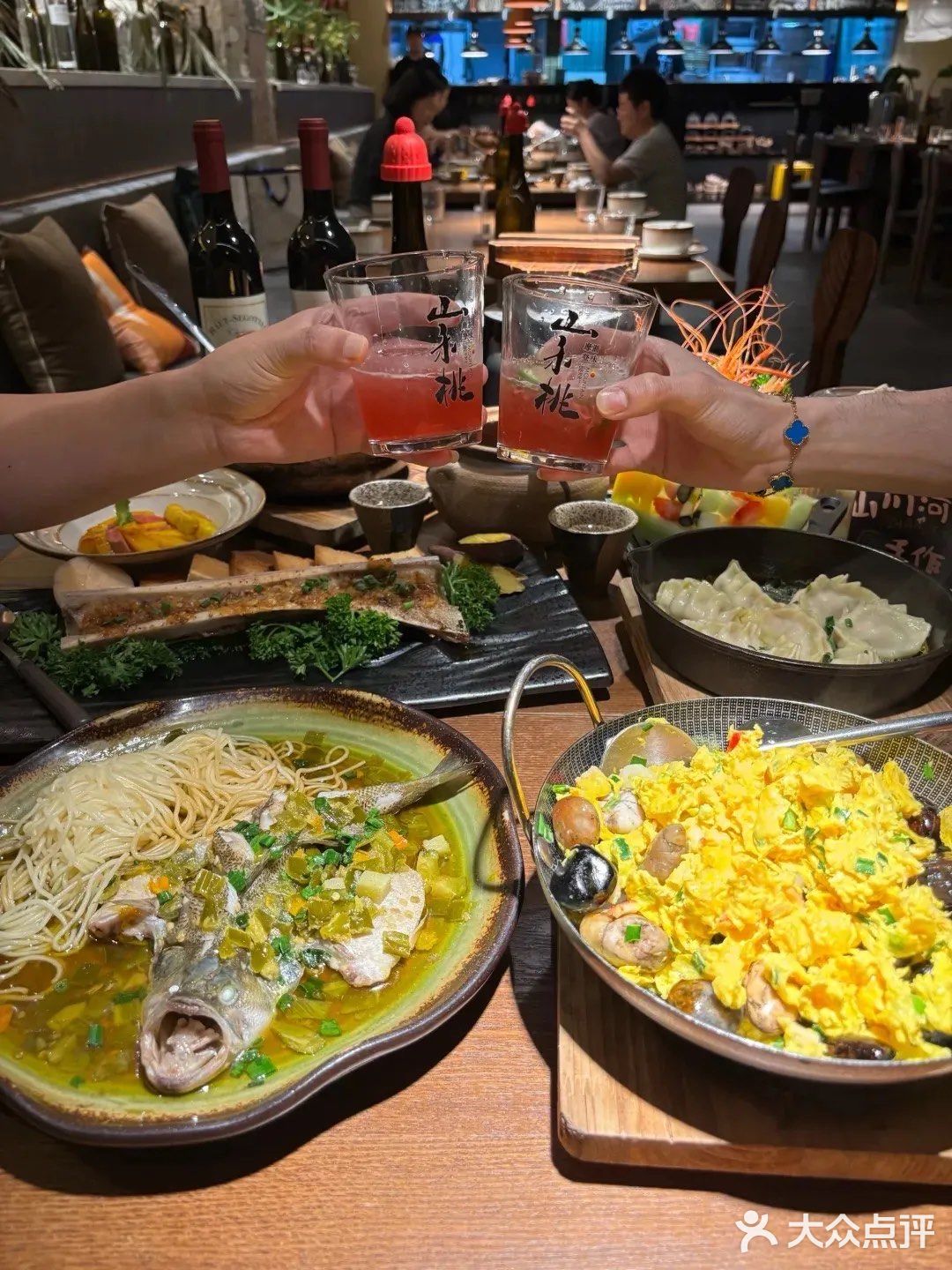 在杭州大厦吃到会冒烟的浙菜！这波摩登混搭我服