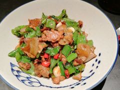 辣椒炒肉-鸽子侯·家宴·平价海鲜(市图书馆店)