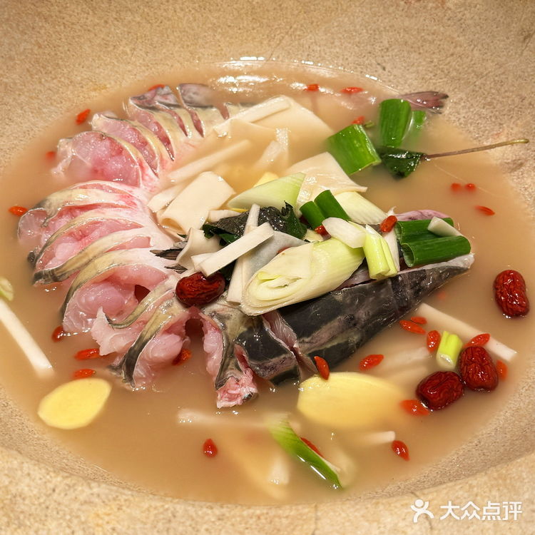 南京也有啦！新鲜蒸汽石锅鱼！​