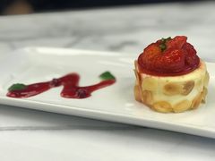 草莓纽约芝士蛋糕-Bracket Coffee(银河SOHO店)