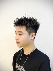 -一家只做男发烫染的店