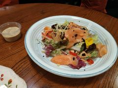 三文鱼海鲜沙拉-I HOLIC艾豪丽披萨(KKone店)