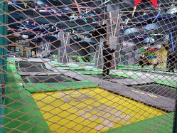 -反弹蹦床公园·亲子乐园·团建·派对(尚品奥莱店)