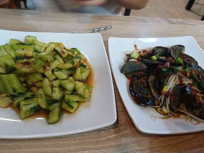 正佳广场m层的店在美食街入口的地方从金鱼缸的位置进来很快就能找到