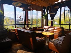 靠窗位-乌鸦酒吧咖啡厅 THE RAVEN BAR&CAFE