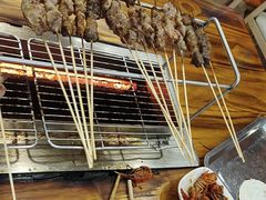 -哈尔滨小酒馆·鲜肉现穿自助烧烤(康新花园店)