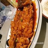 都是半成品,用各种好看的碗和碟子装着,用保鲜膜包着