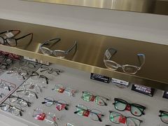 -视野联行眼镜·德国蔡司镜片·法国依视路·韩国凯米(温江店)