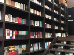 -钟书阁(松江泰晤士小镇店)