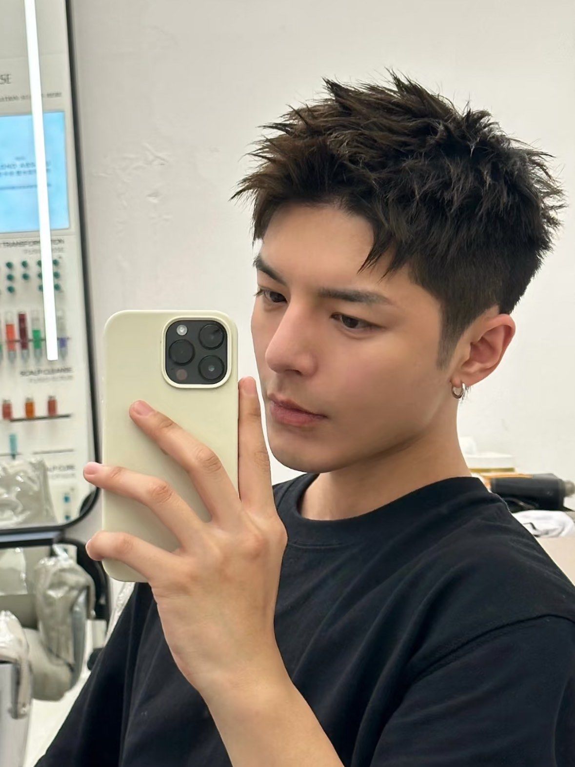 中分发型超帅气