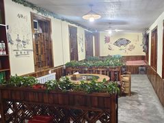 大堂-果松木炭酸菜铜火锅·外婆参鸡汤