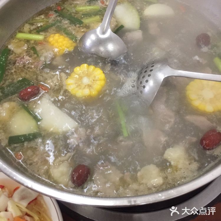 很高兴约上好友品尝柳州最值得一试的就是牛杂火锅