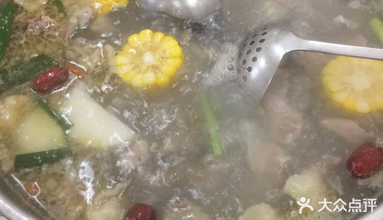 很高兴约上好友品尝柳州最值得一试的就是牛杂火锅