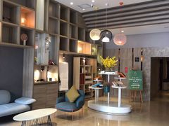 -西安大雁塔科技大学地铁站亚朵酒店