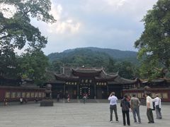 -峨眉山报国寺