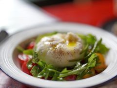 布拉塔奶酪配小番茄沙拉-羽深肉铺 Steak & Wine