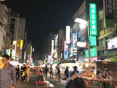 -六合夜市